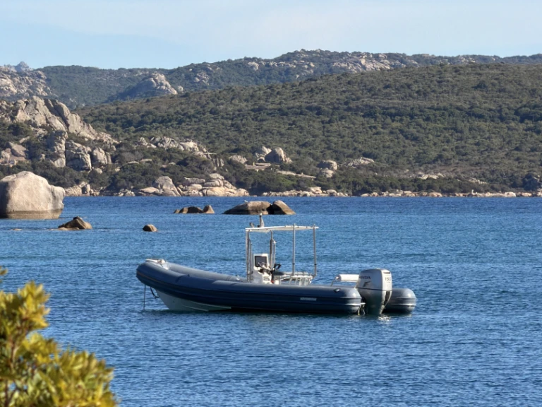 Pronájem lodi Novamarine RH 700 v Poltu Quatu na Samboatu