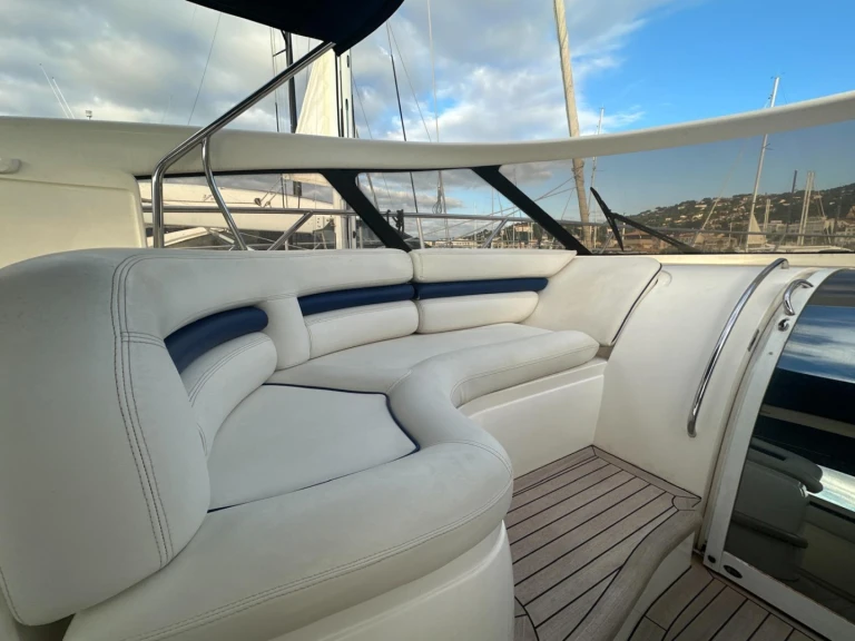 Pronájem lodi Cannes lákavé ceny Princess V50