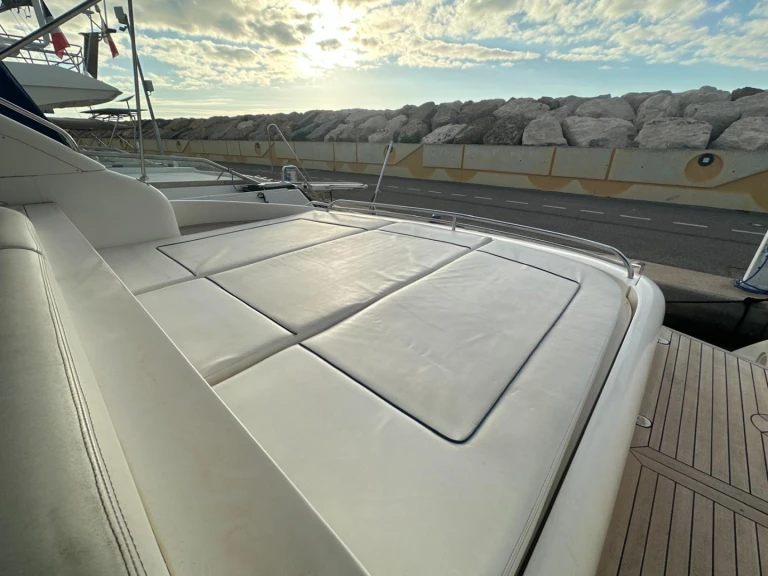 Pronájem lodi Princess Princess V50 v Cannes na Samboatu