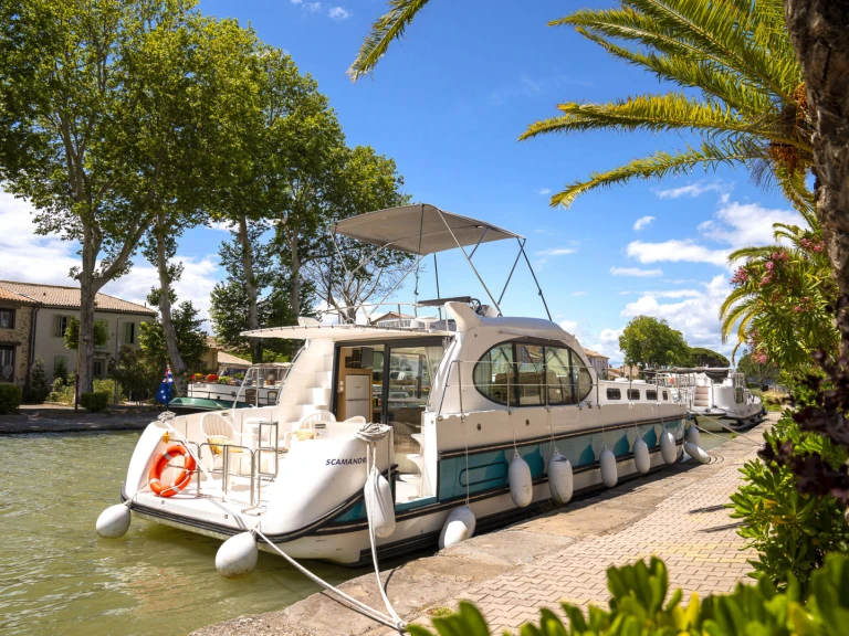 Pronajmout Motorová loď se skipperem či ne Nicols Yacht v Bellegarde