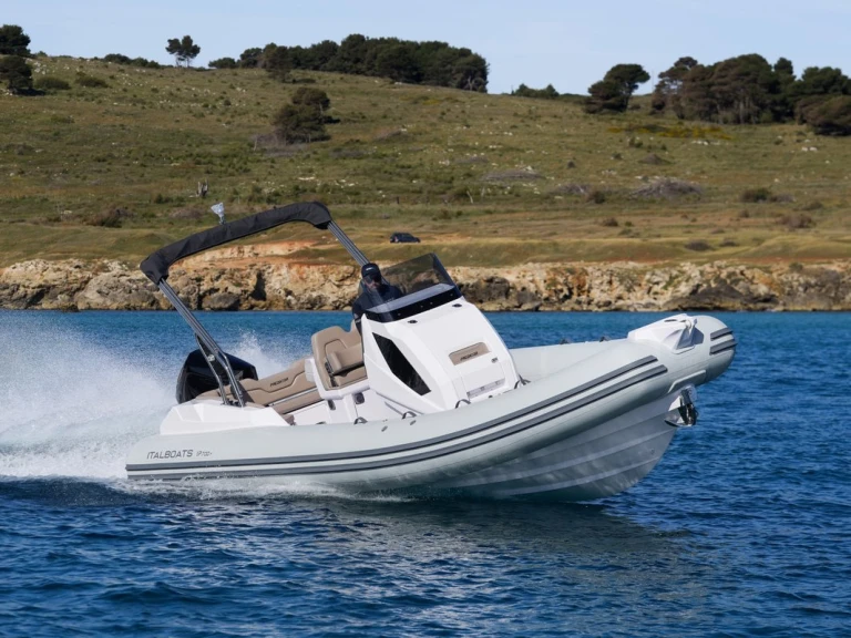 Pronajmout si  Italboats Predator 700 v Pula