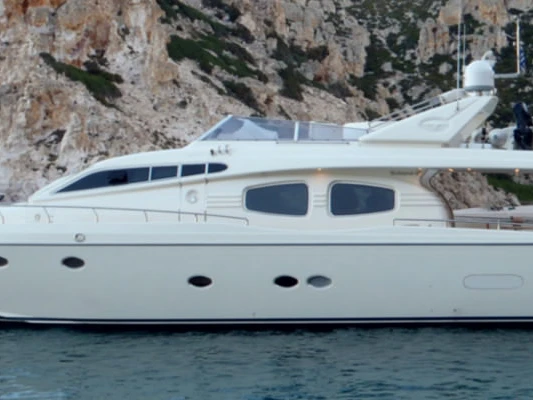 Pronájem lodi Posillipo Posillipo Technema 65 v Piraeus na Samboatu
