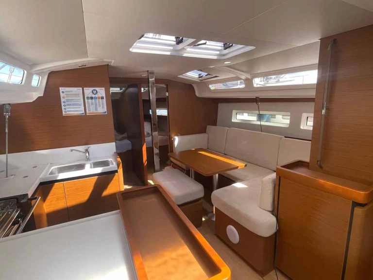 Pronajmout si Jeanneau Sun Odyssey 440 v Palma de Mallorca