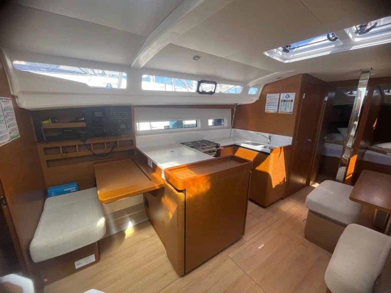 Pronájem lodi Palma de Mallorca lákavé ceny Sun Odyssey 440