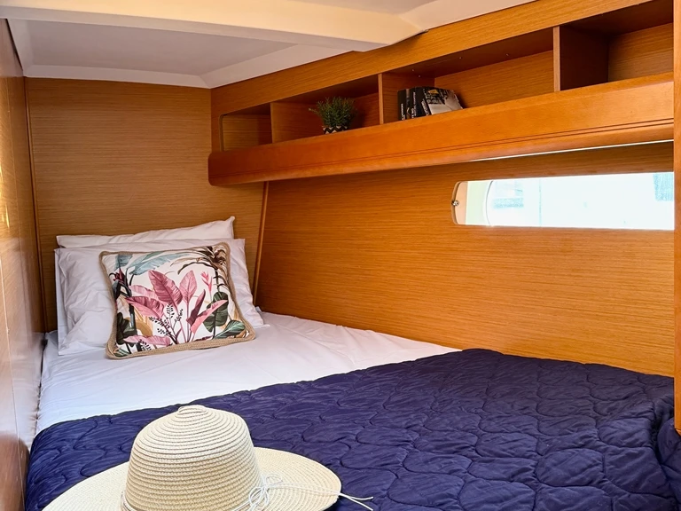 Pronajmout si Jeanneau Sun Odyssey 469 v Nidri