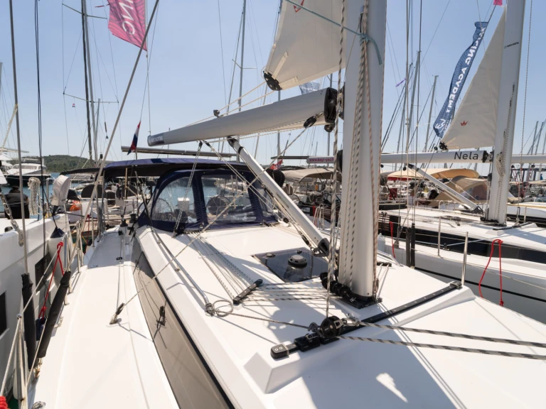 Pronajmout si Bavaria Bavaria C38 v Pirovac
