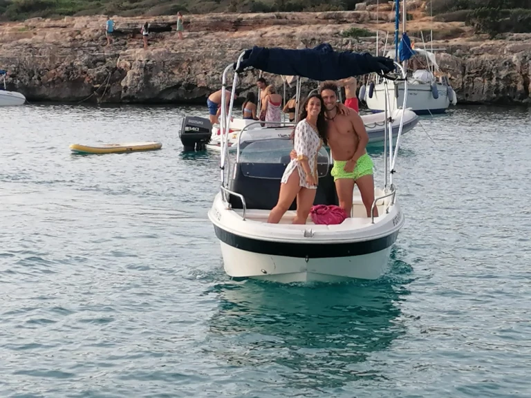 Pronájem lodi Ciutadella de Menorca lákavé ceny Remus 450 open