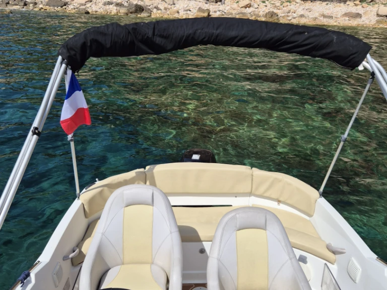 Pronajmout Motorová loď se skipperem či ne Bénéteau v Six-Fours-les-Plages