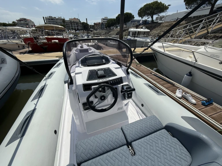 Pronájem Polotuhá loď v Arcachon -Ranieri Cayman 26 Sport Touring