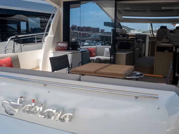 Prestige Prestige 520 S jednotlivci a charterové společnosti v Pozzuoli