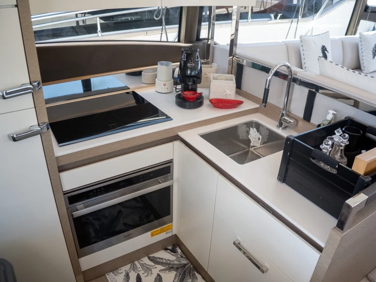 Pronájem lodi Pozzuoli lákavé ceny Prestige 520 S