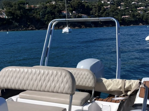 Pronájem lodi Tiger 620 pro Line  v Le Lavandou na Samboatu