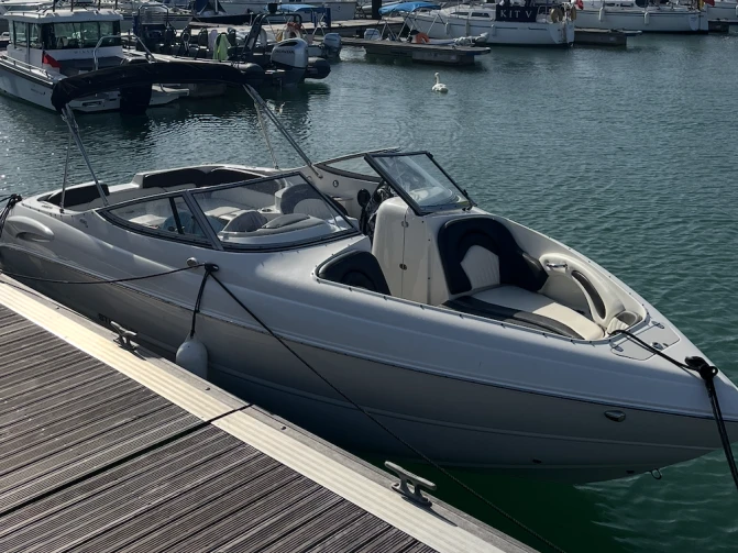 Pronajmout Motorová loď se skipperem či ne Stingray v Poole