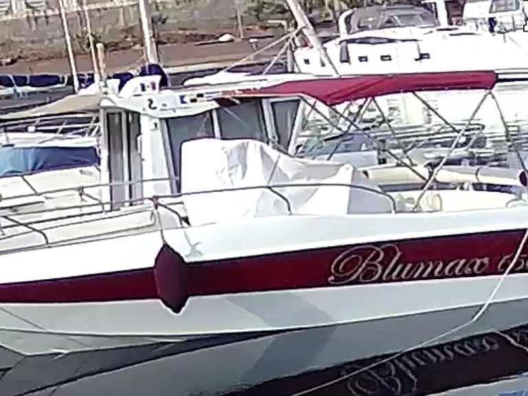 Pronájem Motorová loď Blumax s licencí