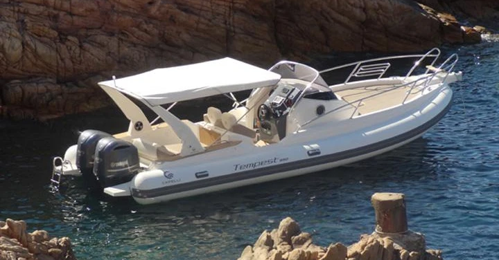 Pronájem lodi Calvi lákavé ceny Tempest 1000 WA