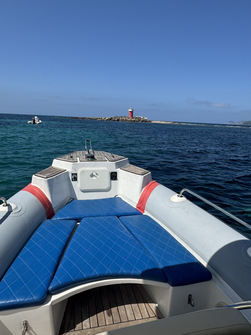 Pronajmout si Rib 760 v Porto di Alghero