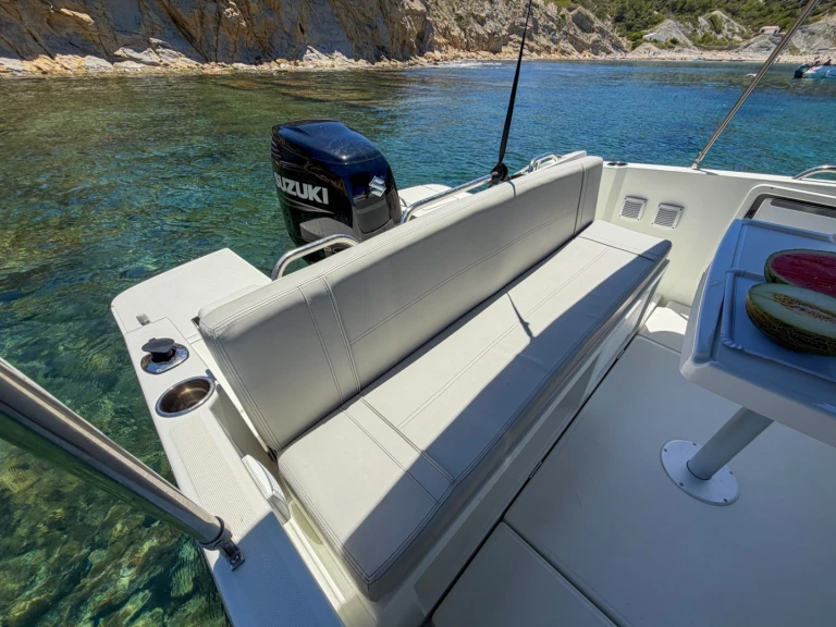Bénéteau Flyer 8 SPACEdeck jednotlivci a charterové společnosti v Marina de Dénia