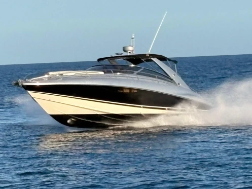 Sunseeker Superhawk 43 jednotlivci a charterové společnosti v Cannes