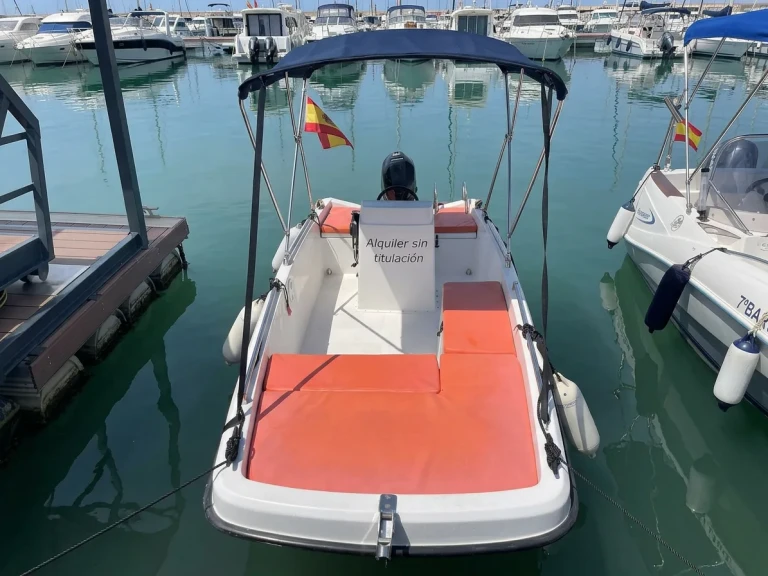 Motorová loď k pronájmu v Club Nàutic Cambrils za nejlepší cenu