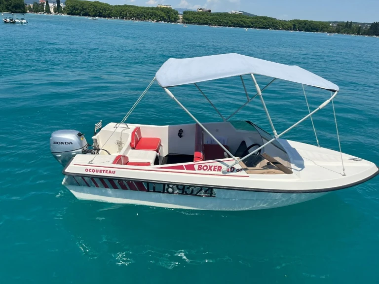 Pronajmout si BATEAU SANS PERMIS v Annecy