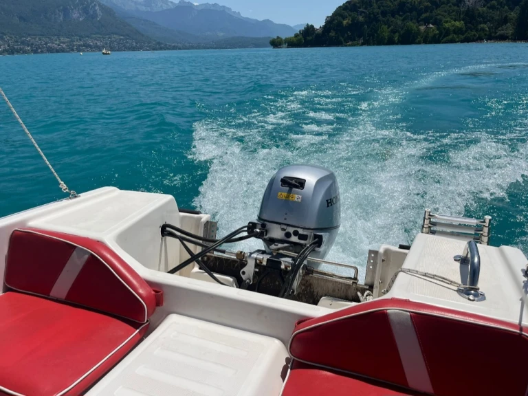 Pronájem lodi Annecy lákavé ceny PERMIS