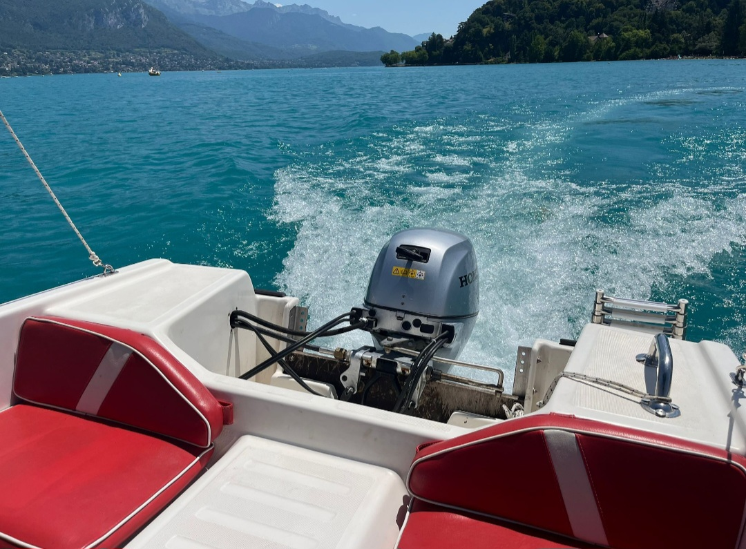 Pronájem lodi Annecy lákavé ceny PERMIS