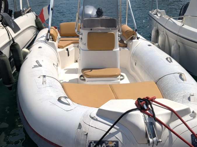 Pronajmout Polotuhá loď se skipperem či ne Bwa v Six-Fours-les-Plages