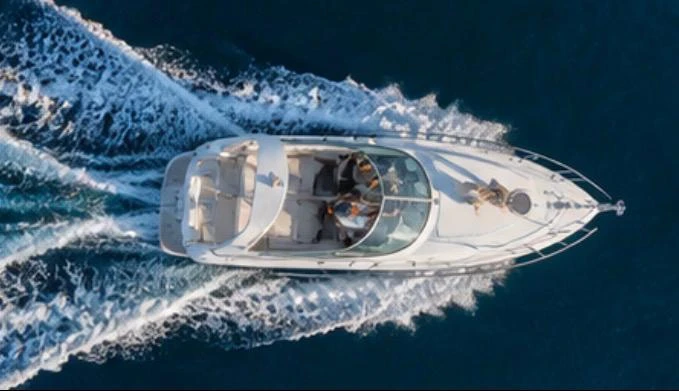 Cruisers cruiser jacht 370 jednotlivci a charterové společnosti v Ibiza Town