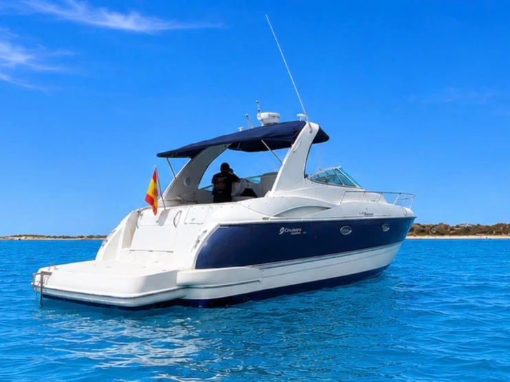 Pronájem lodi Ibiza Town lákavé ceny cruiser jacht 370