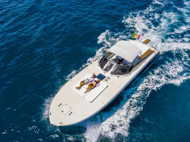 Itama Itama 40 jednotlivci a charterové společnosti v Capri