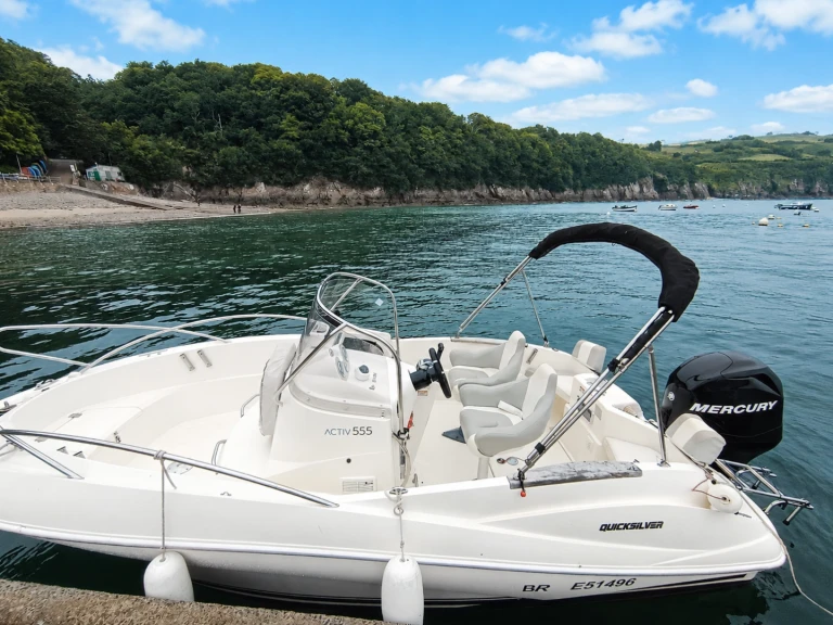 Pronajmout si Quicksilver Activ 555 Open v Brest