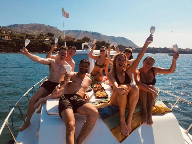 Pronajmout si aztec Crestline v Cefalù