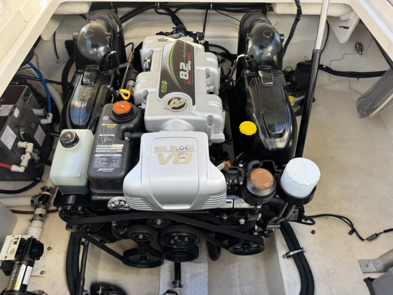 Pronájem jachty v Nice -Monterey 295 sportcruiser na Samboatu