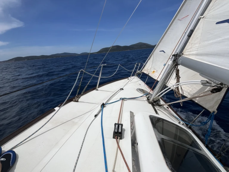 Bénéteau First 211 jednotlivci a charterové společnosti v Porto di Alghero