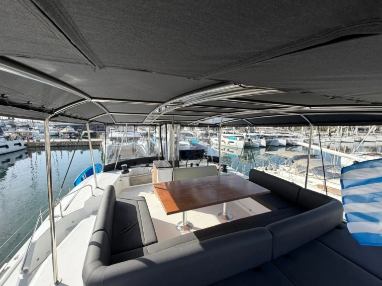 Pronajmout si Bali Bali 5.2 v Alimos