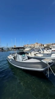 Polotuhá loď k pronájmu v Hyeres za nejlepší cenu