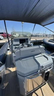 Joker Boat Clubman 30 jednotlivci a charterové společnosti v Hyeres