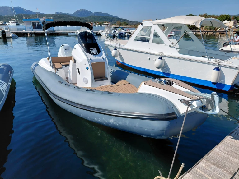 Levante 7.50 jednotlivci a charterové společnosti v Olbia