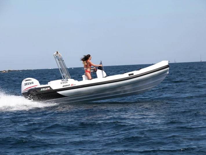 Motorová loď k pronájmu v Sainte-Maxime za nejlepší cenu