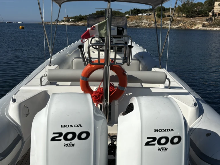 Pronájem jachty v Brucoli -Joker Boat Clubman 30 na Samboatu