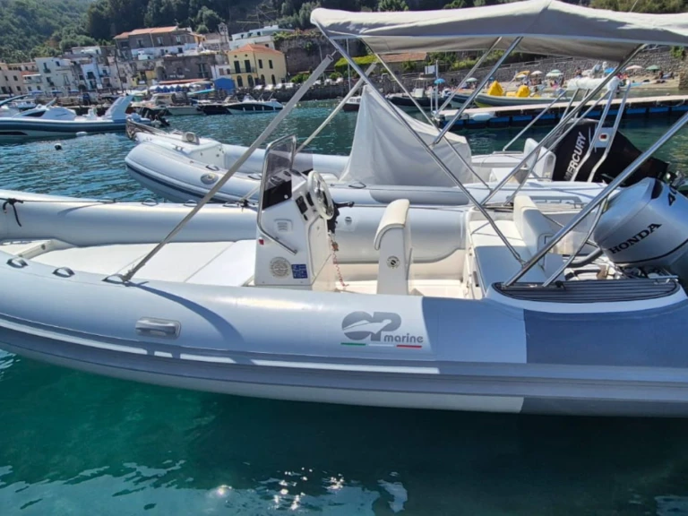 Pronajmout Polotuhá loď se skipperem či ne op marine v Sorrento