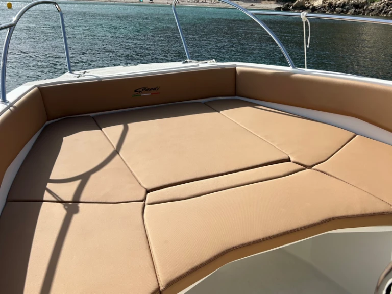 Pronájem lodi Marina Greenwich lákavé ceny Caymam 585