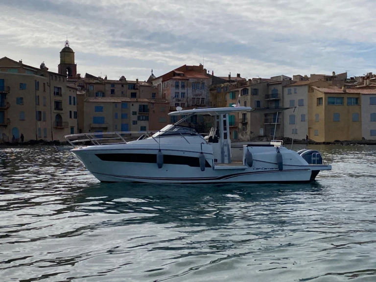 Jeanneau Cap Camarat 10.5 WA jednotlivci a charterové společnosti v Port des Marines de Cogolin