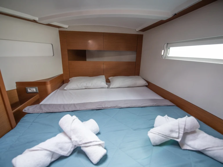 Pronájem lodi Nidri lákavé ceny Sun Odyssey 410