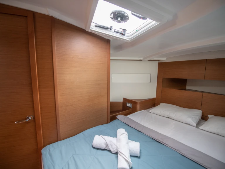 Pronájem Plachetnice v Nidri -Jeanneau Sun Odyssey 410