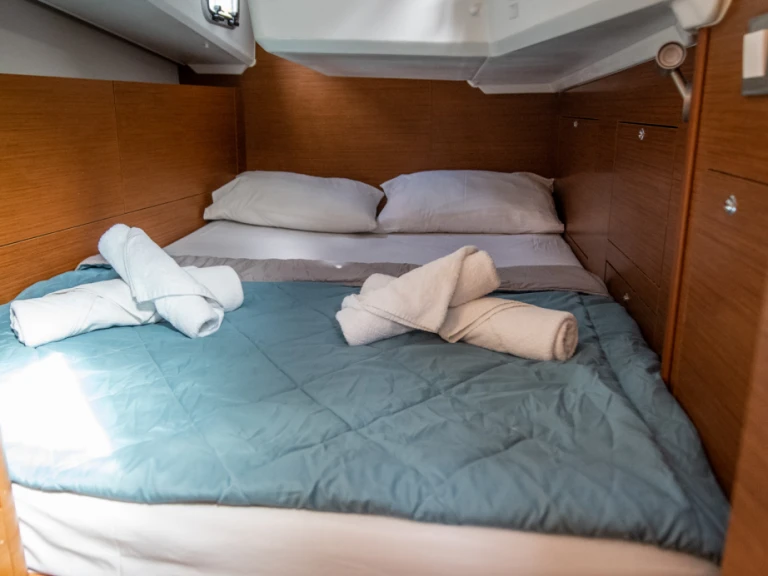 Pronájem lodi Jeanneau Sun Odyssey 410 v Nidri na Samboatu