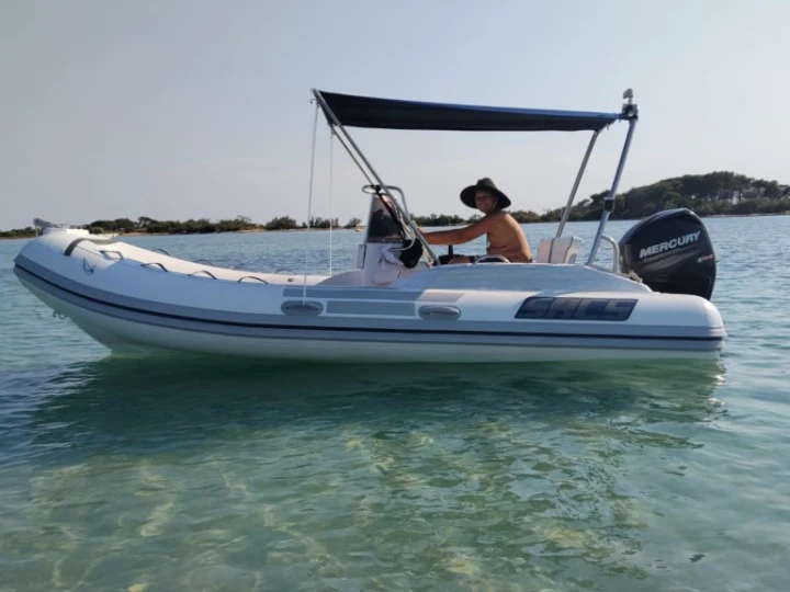 Pronájem lodi Porto Cesareo lákavé ceny Sacs S 490