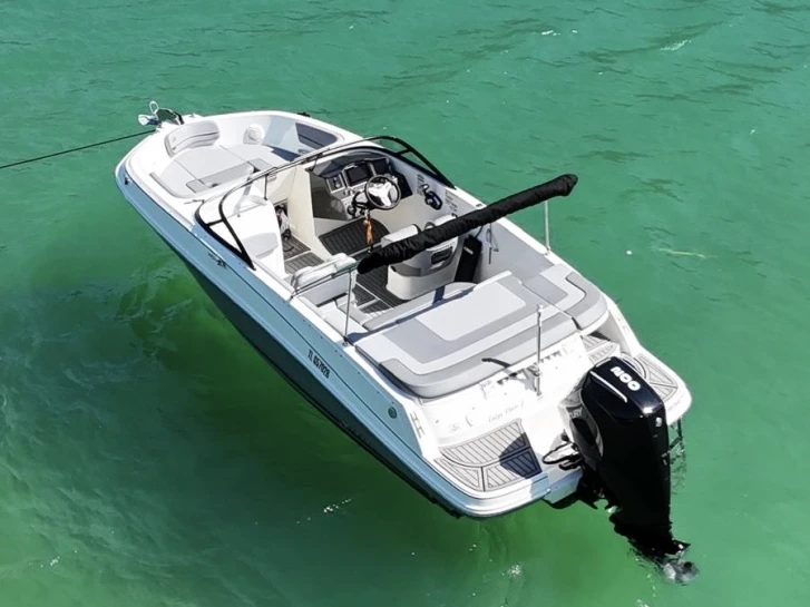 Pronajmout si Bayliner VR5 OE v Brison-Saint-Innocent