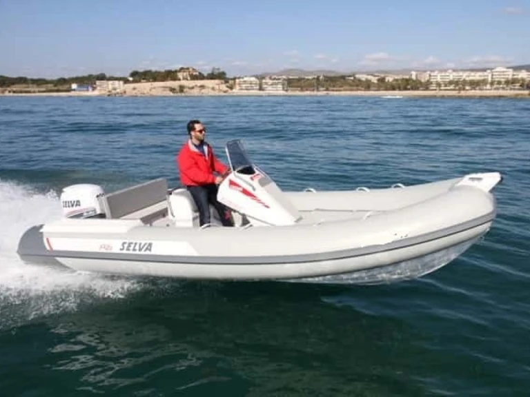 Pronájem Motorová loď v Giardini-Naxos - Selva 570