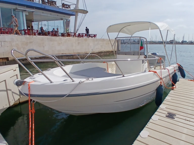 Pronájem lodi Capelli Freedom 20 v Portimão na Samboatu